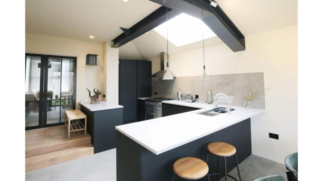 Pass The Keys Stunning, Brand New 3br - Vakantiehuis