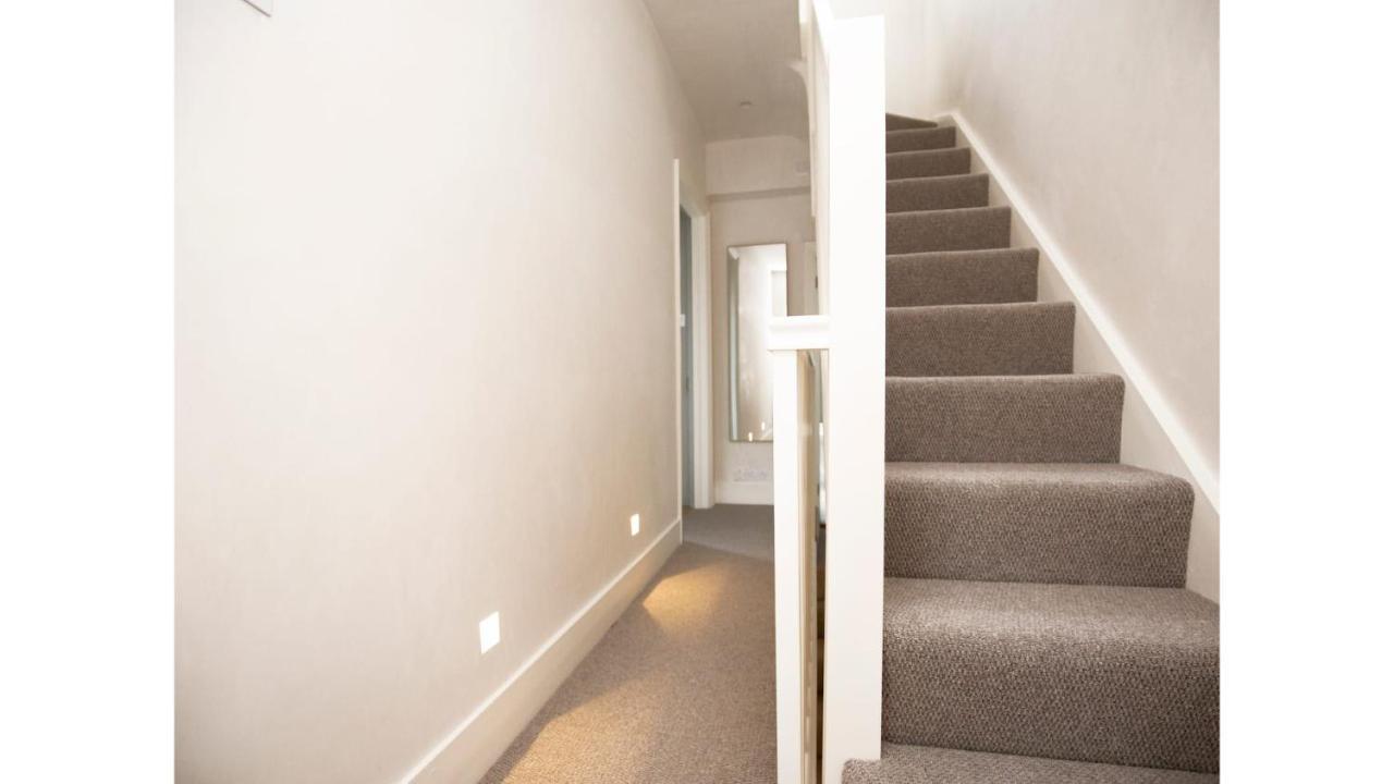 Pass The Keys Stunning, Brand New 3br - Vakantiehuis